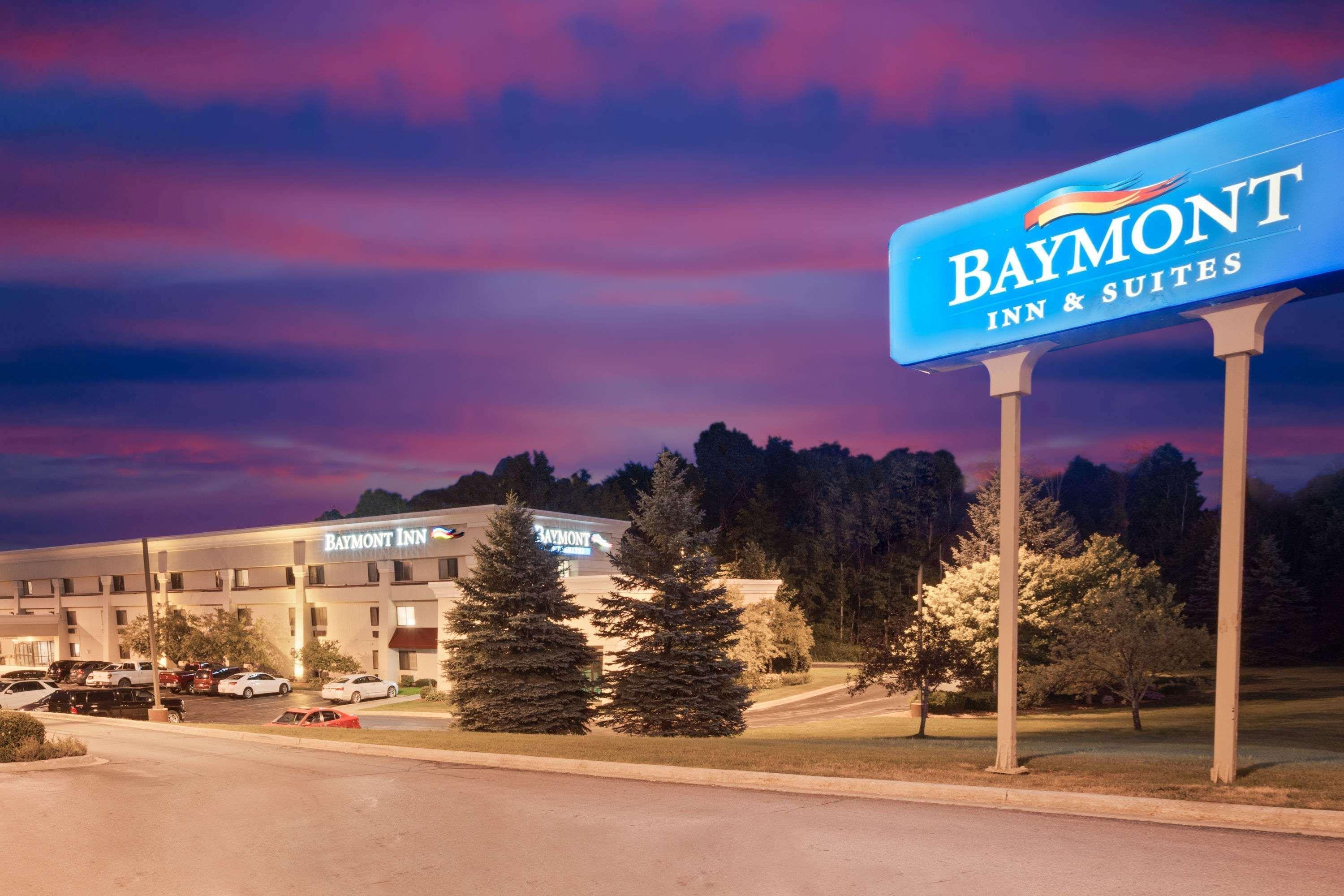 Baymont By Wyndham Τράβερς Σίτι Εξωτερικό φωτογραφία